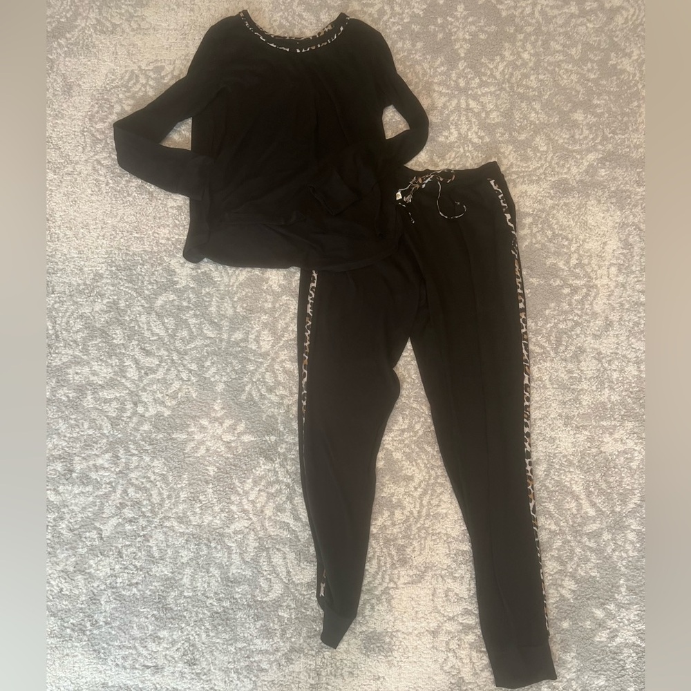 Kate Spade leopard trim pajamas 🐆